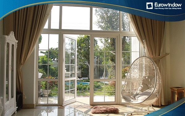 Cửa nhựa uPVC + vách kính để lấy được tối đa ánh sáng tự nhiên từ bên ngoài