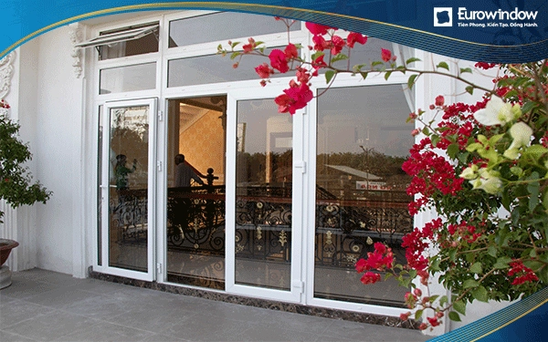 Cửa nhựa uPVC Eurowindow 2 cánh mở quay kết hợp vách kính