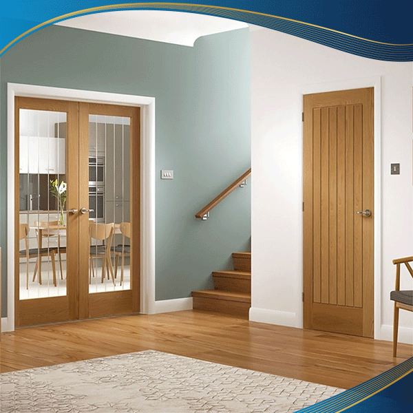 Cửa nhựa lõi thép màu vân gỗ 2 cánh mở quay thường được áp dụng cửa phụ hoặc cửa chính ra vào khách sạn bởi trang bị bản lề, thanh chốt, khóa đa điểm chống va đập mạnh mà quá trình sử dụng không gây tiếng ồn