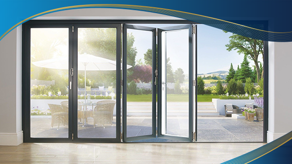 Cửa đi nhựa 4 cánh Eurowindow màu đen thường lắp đặt tại quán cà phê, nhà hàng khu vực chính có lỗi ra vào lớn