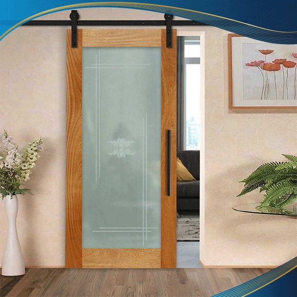 Cửa đi mở lùa 1 cánh thường lắp đặt làm cửa ra vào phòng ngủ bởi màu vân gỗ độc đáo và nan trang trí khiến khung cửa trở nên chắc chắn và đem lại tính thẩm mỹ cao cho không gian.