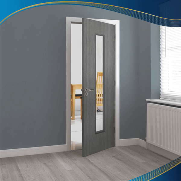 Cửa đi 1 cánh màu xám được làm bằng nhựa lõi thép có hệ thống khung cửa và đường gioăng được nhập khẩu đạt chuẩn Quốc tế không gây tiếng ồn bởi sự va đập bởi gió bão phù hợp phòng ngủ nhà cao tầng, biệt thự.