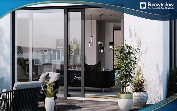 Hệ thống cửa nhôm thường được lắp đặt để ngăn cách giữa các phòng bởi phần khung nhôm nhẹ, khả năng tạo độ thoáng lớn chống gió đập hiệu quả và cánh lùa có thể mở với tối đa ⅔ diện tích khung cửa phù hợp công trình khách sạn, khách sạn cao cấp. 