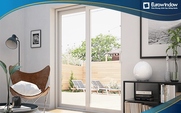 Cửa 2 cánh lùa được lắp đặt tại phòng ngủ của nhà ở, khách sạn, villa,… Bởi vật liệu nhẹ làm giảm tải trọng công trình thiết kế giúp mở rộng không gian cho căn phòng tạo cho gia chủ có cái nhìn bao quát về không gian.