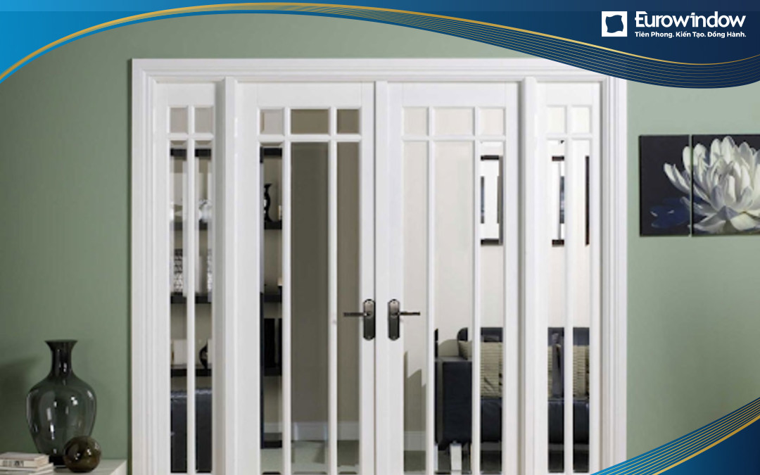Cửa chính 4 cánh lệch nhau thường có kích thước nhỏ hơn cửa chính 4 cánh đều sẽ khiến vị trí lắp đặt của gia chủ phù hợp với yếu tố phong thuỷ hiệu quả nhất.