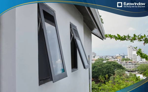 Cửa nhôm 1 cánh mở hất cho căn phòng trên cao
