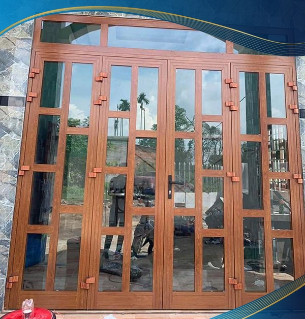 Cửa nhôm 4 cánh chia ô màu vân gỗ mở quay