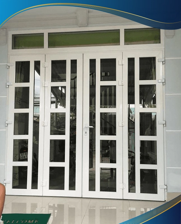 Mẫu cửa nhôm 4 cánh màu trắng chia ô, thiết kế mở quay ngoài
