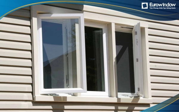 Mức giá cửa sổ nhôm mở quay có mức dao động từ 3.500.000 vnđ đến 8.500.000 vnđ phụ thuộc vào kiểu loại của vật tư (bản lề, tay nắm cửa, kính cường lực,..) kích thước và vị trí lắp đặt sản phẩm.