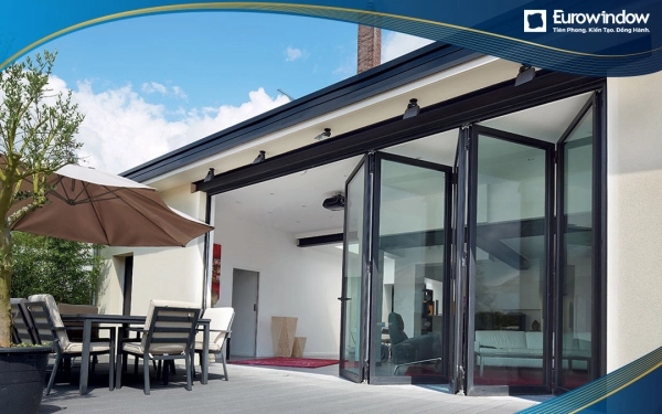 Giá thành của cửa xếp trượt sẽ bị ảnh hưởng bởi sự phù thuộc vào kích thước, phụ kiện đi kèm, loại kính cường lực mà dao động trong khoảng: 1.200.000 vnđ đến 6.500.000 vnđ