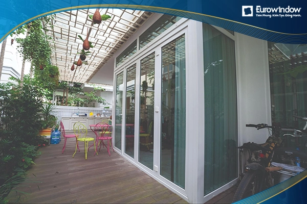 Cửa nhựa lõi thép Eurowindow mở trượt cho không gian bị hạn chế về diện tích
