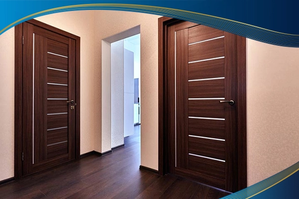 Cửa nhựa lõi thép 1 cánh không kính màu nâu vân gỗ làm cửa đi cho các căn phòng tại khách sạn