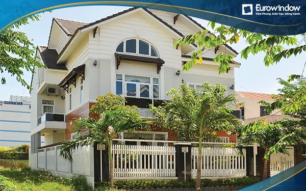 Căn biệt thự sử dụng cửa nhựa lõi thép đẹp và sang trọng