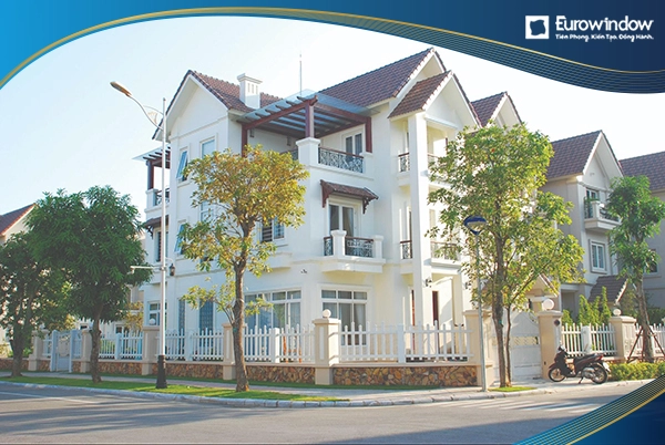 Cửa nhựa lõi thép màu trắng giúp công trình trở nên thanh lịch và sang trọng