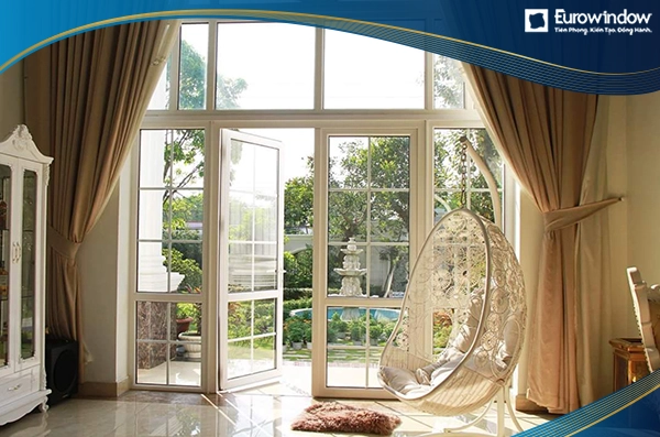 Cửa nhựa lõi thép 4 cánh chia ô màu trắng lắp đặt tại quận Gò Vấp