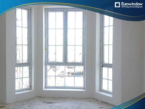 Cửa sổ mở hất 2 cánh chia ô được Eurowindow lắp đặt tại Công Trình Citiland Gò Vấp