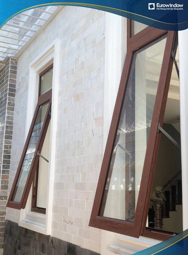 Eurowindow thiết kế cửa sổ nhựa lõi thép mở hất màu nâu