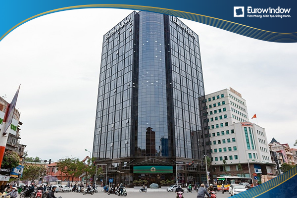 Showroom Tôn Thất Tùng là  trụ sở chính của Eurowindow, có quy mô lớn nhất trong tất cả các showroom