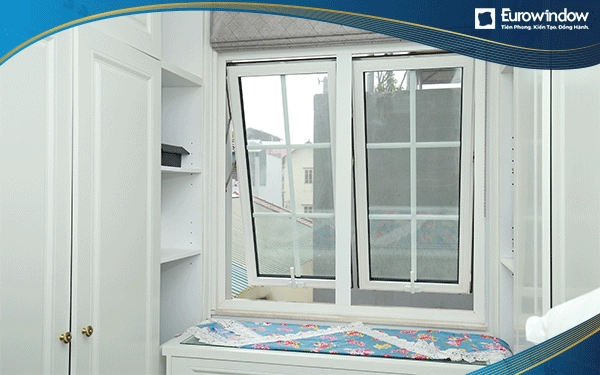  Cửa nhựa lõi thép màu trắng làm cửa sổ 2 cánh mở hất