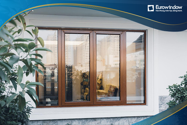Cửa sổ nhựa lõi thép màu laminate nâu cà phê 2 cánh kết hợp 2 vách 2 bên