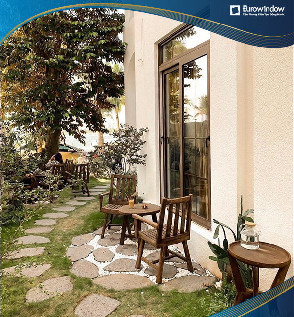Cửa sổ nhựa lõi thép Eurowindow 2 cánh vách trên mở trượt 