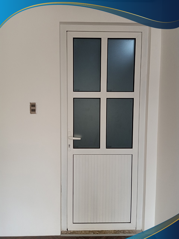 Mẫu cửa nhựa lõi thép 1 cánh Eurowindow kính mờ cho nhiều vị trí như phòng tắm, phòng ngủ, phòng vệ sinh của căn nhà