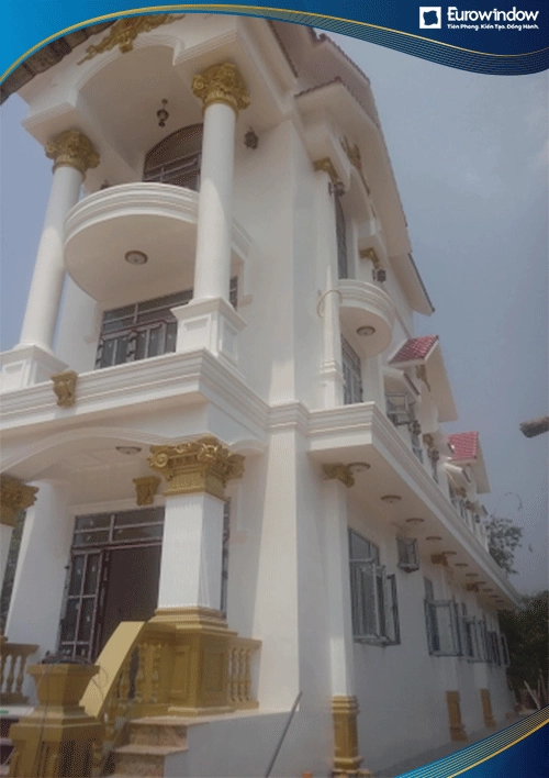 Eurowindow lắp đặt cửa nhựa lõi thép vân gỗ cho toàn bộ công trình tại quận 2, Hồ Chí Minh