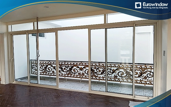 Eurowindow lắp đặt cửa nhựa lõi thép mở trượt tại quận 7 Hồ Chí Minh