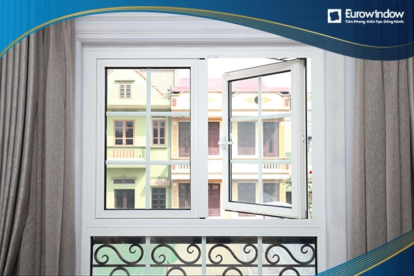 Cửa nhựa uPVC giá tầm trung trở xuống thường có độ bền màu không cao nếu lắp đặt ở ngoài trời