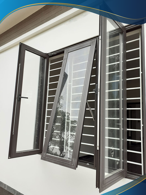 Cửa sổ mở hất 1 cánh kết hợp với 2 cánh mở quay 2 bên bằng nhôm màu đen