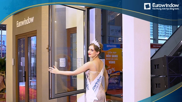 Cửa sổ Mở quay ngoài 1 cánh màu đen nhám Eurowindow