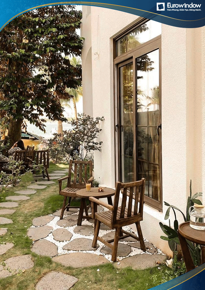 Mẫu cửa đi mở trượt 2 cánh màu vân  gỗ