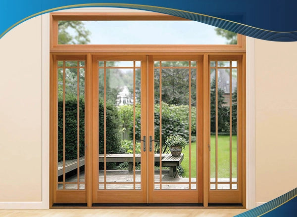 Cửa được làm lối ra vào ban công được trang bị phần nhựa 4 cánh màu vân gỗ