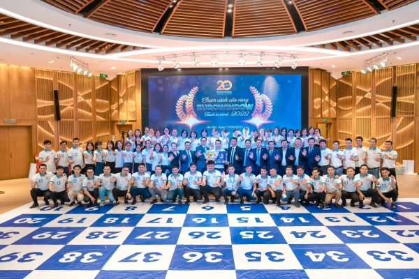 ct-cham-canh-cua-vang-eurowindow-1