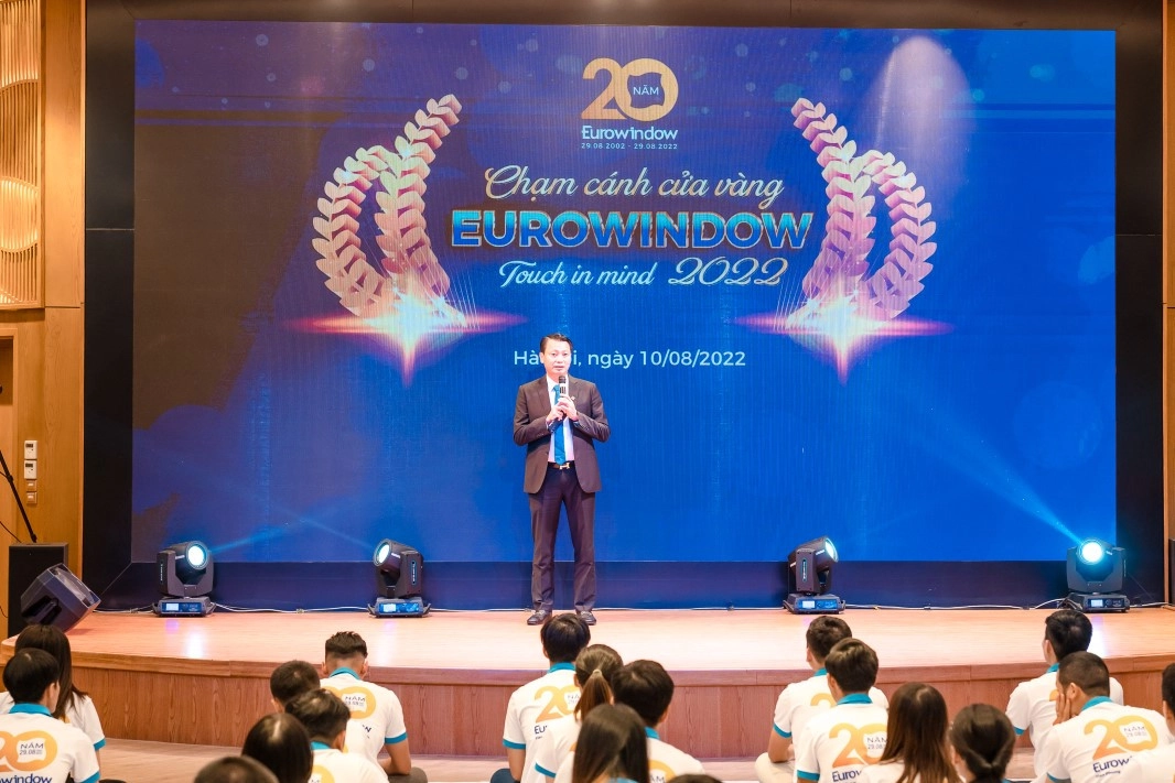 ct-cham-canh-cua-vang-eurowindow-2