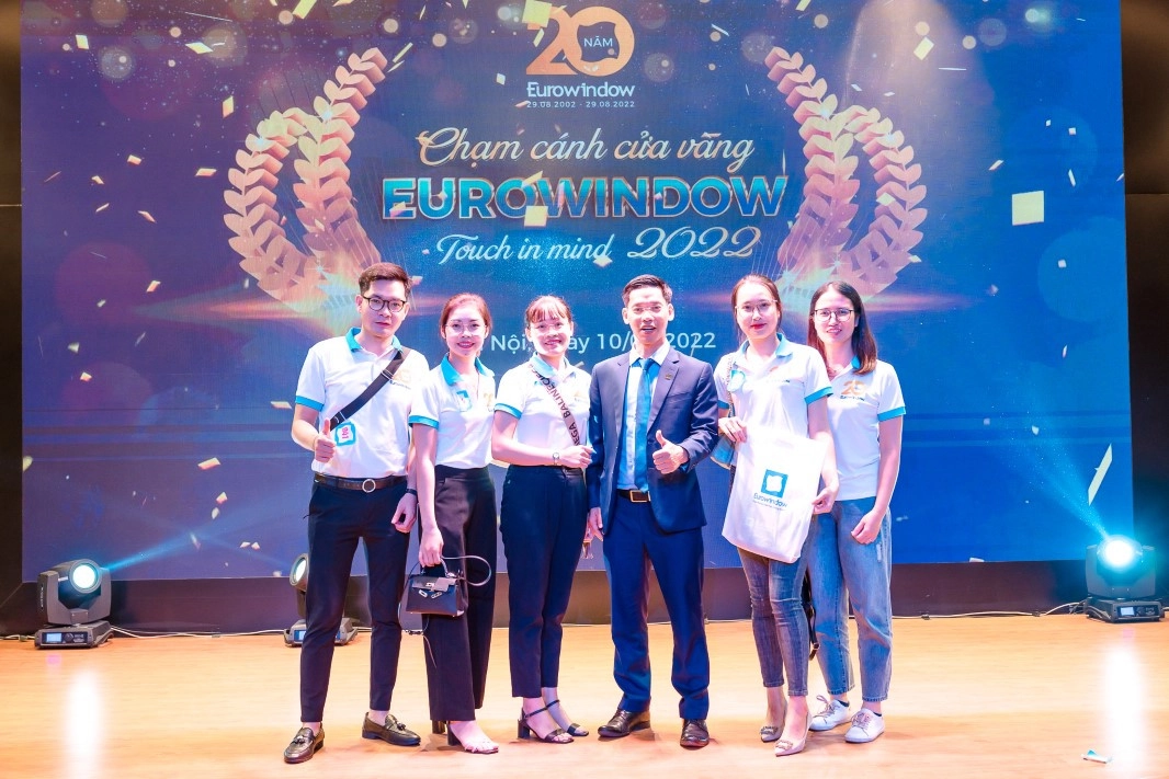 ct-cham-canh-cua-vang-eurowindow-42