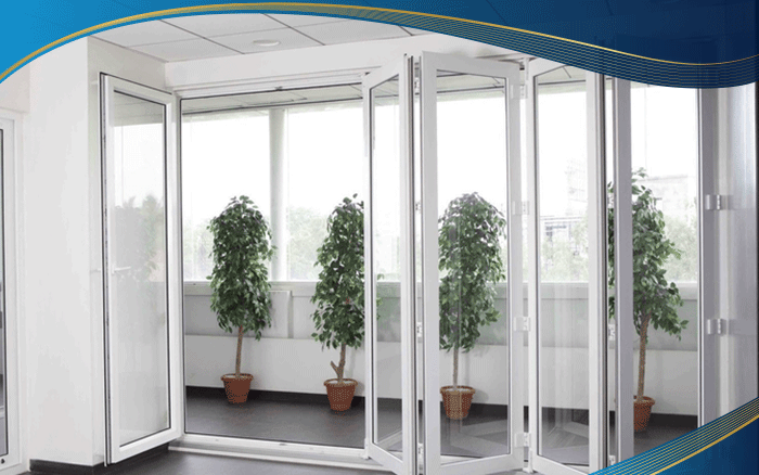 Cửa đi xếp trượt 5 cánh màu trắng cho văn phòng làm việc căn phòng đơn giản và cách âm tốt hơn