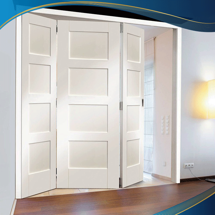 Cửa đi 3 cánh xếp trượt màu trắng cho vị trí thông giữa phòng ngủ và phòng vệ sinh hạn chế sự bí bách cho không gian và đem lại tính thẩm mỹ cao 