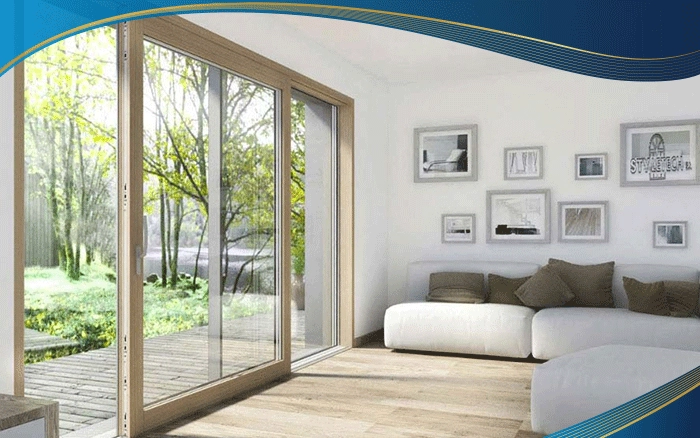 Cửa nhôm đi mở trượt 2 cánh bản to phòng khách màu vân gỗ nhạt giúp gia chủ ngắm cảnh bên ngoài dễ hơn, tận hưởng thiên nhiên mỗi ngày
