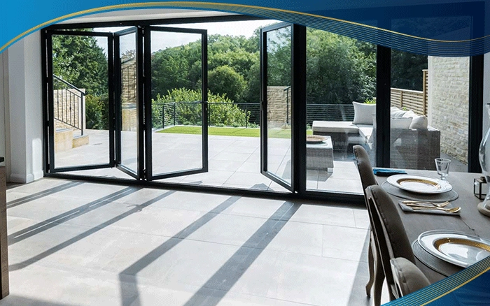 Cửa đi nhôm xếp trượt 6 cánh kiểu 3 - 3 cho phòng ăn tại tầng 2 của căn biệt thự rộng lớn, giúp căn phòng tràn ngập ánh sáng tự nhiên