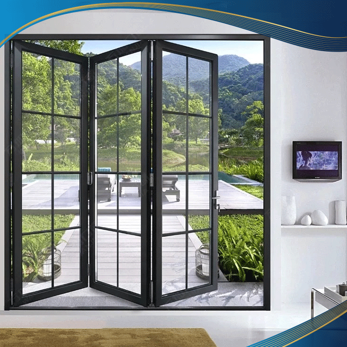 Cửa đi xếp trượt 3 cánh màu đen được lắp đặt tại cửa ra sân vườn gia đình, tận dụng được tối đa nguồn sáng từ tự nhiên, giúp căn phòng luôn ngập tràn ánh nắng và thoáng gió