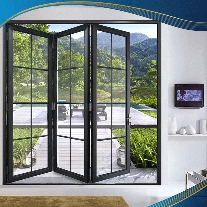 Cửa đi xếp trượt 3 cánh màu đen được lắp đặt tại cửa ra sân vườn gia đình, tận dụng được tối đa nguồn sáng từ tự nhiên, giúp căn phòng luôn ngập tràn ánh nắng và thoáng gió