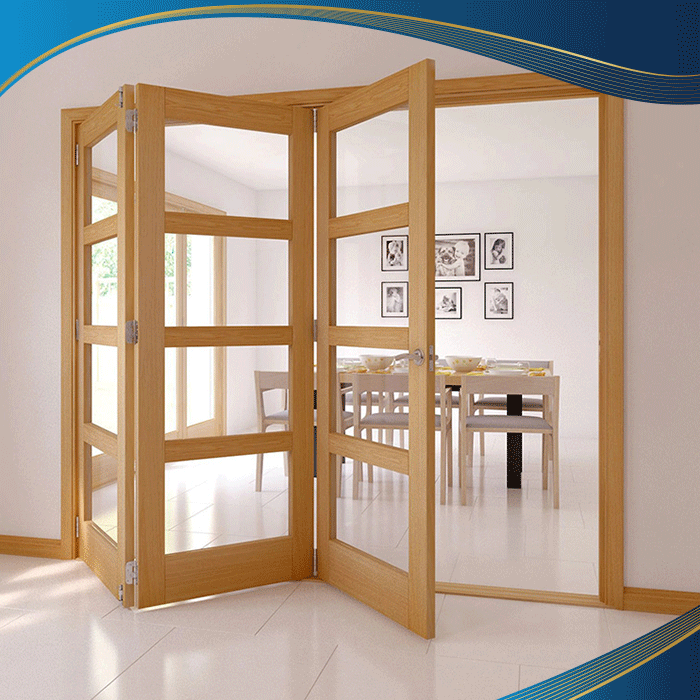 Cửa 3 cánh xếp trượt vân gỗ chia đố làm cửa thông phòng giữ phòng khách và phòng ăn tạo sự đơn giản, tinh tế