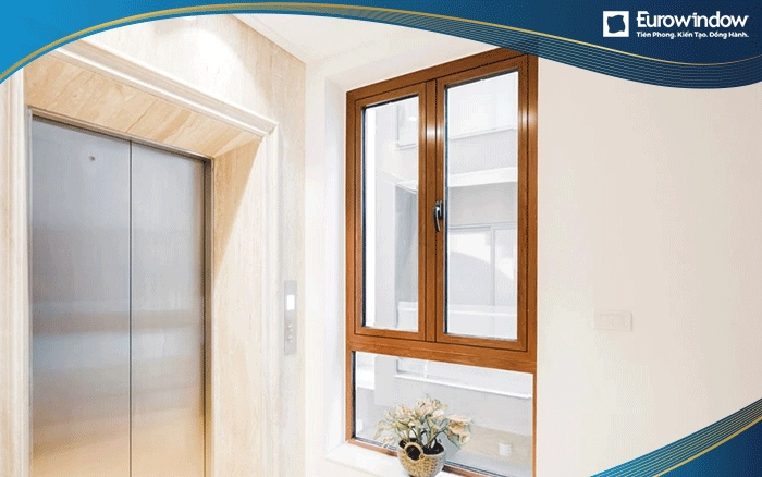 Ở những lối đi, hành lang nhỏ, Eurowindow lắp đặt thêm những ô cửa sổ nhỏ để lối đi thông thoáng hơn