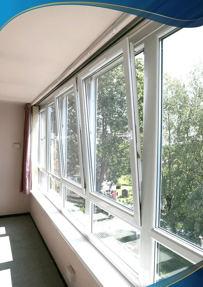 Mẫu cửa sổ 2 cánh mở hất vào trong được lắp đặt tại phòng khách của khu nghỉ dưỡng cao cấp, vừa tận dụng được ánh sáng, vừa làm thoáng phòng nhờ hút gió qua cửa sổ.