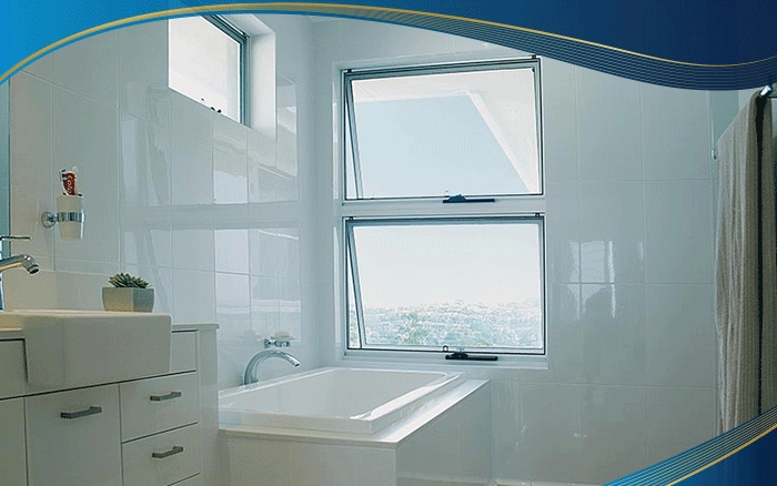 Mẫu cửa sổ mở hất 1 cánh kính mở được lắp đặt tại khu vực nhà vệ sinh, vừa đảm bảo thoáng gió, nhiều ánh sáng tự nhiên mà vẫn đảm bảo được sự riêng tư cá nhân kể cả khi mở cửa.