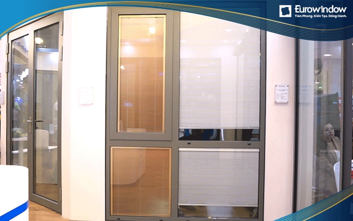 Cửa nhôm mở hất Eurowindow có cầu cách nhiệt giúp cách nhiệt tốt, tiết kiệm điện năng khi dùng điều hòa