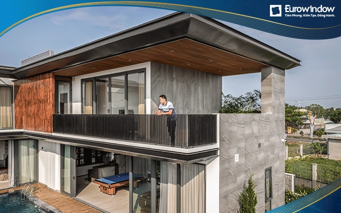 Eurowindow tư vấn quý khách hàng nên sử dụng cửa mở trượt trong trường hợp diện tích xung quanh nhỏ hẹp. Chúng tôi sử dụng hệ thống cửa mở trượt màu xám ghi giúp tổng thể ngôi nhà sáng hơn, hiện đại hơn