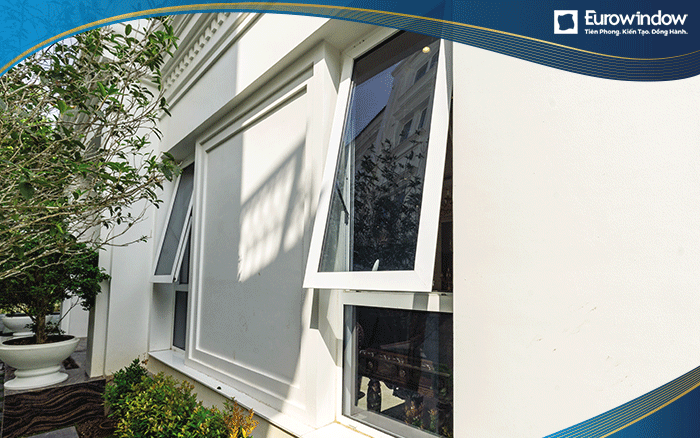 Cửa sổ mở hất 1 cánh kết hợp vách ngăn cố định làm bằng nhựa uPVC có độ bền cao, khả năng chịu lực, chịu va đập cao