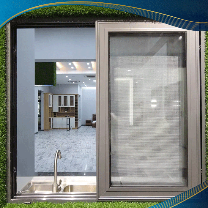 Cửa sổ mở trượt 2 cánh màu nâu lạnh được sử dụng lắp đặt tại cửa bếp của gia đình, kết hợp với sơn tường màu ghi làm cho không gian luôn mới mẻ, sạch sẽ.